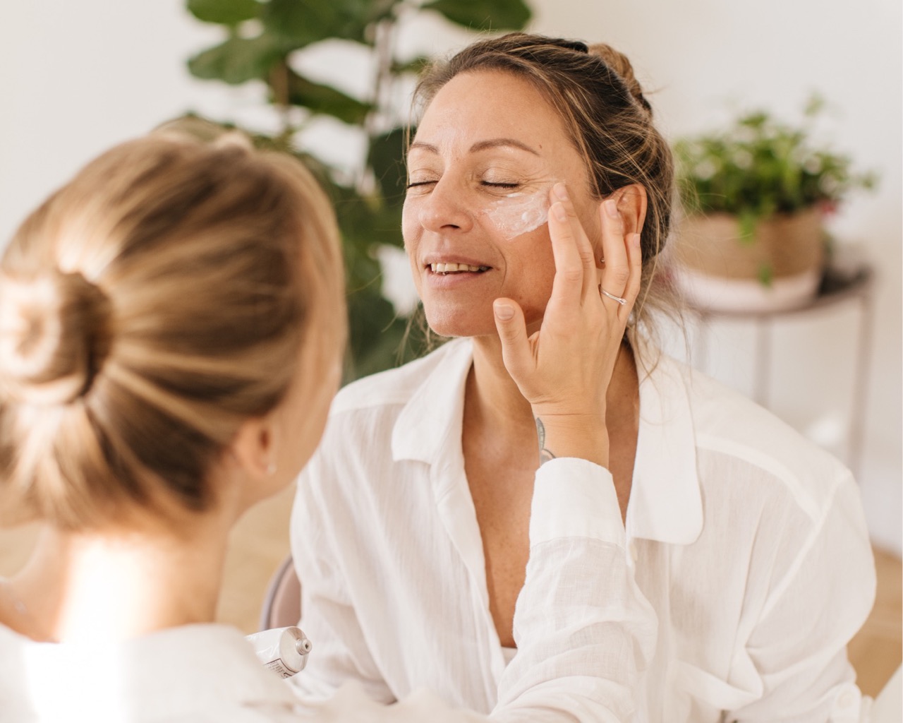 Czynniki wzrostu w kosmetykach - efekty i kontrowersje